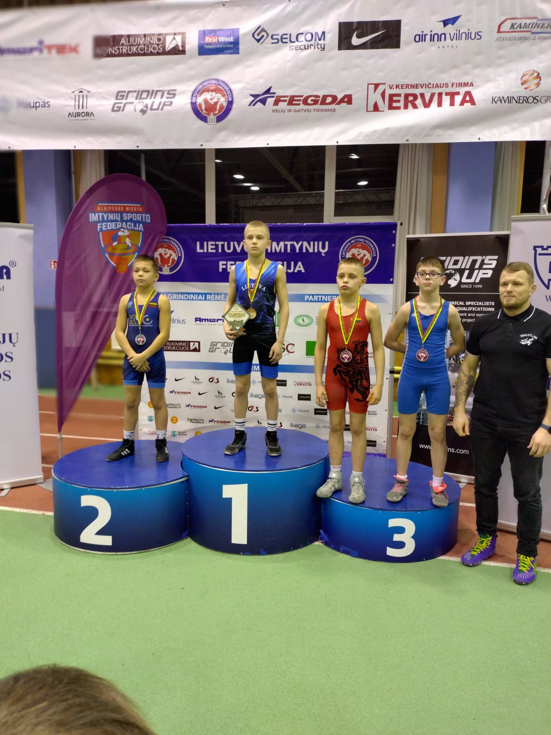 Read more about the article „Auksinio lokio“ talentai triumfavo Lietuvos jaunučių imtynių čempionate!